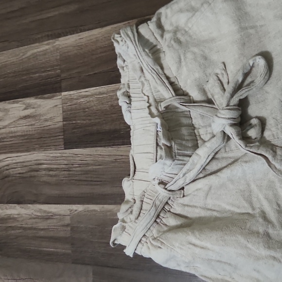 Old Navy High-Waisted Tie-Belt Linen-Blend Shorts Size 0 Khaki/ Tan Color - Picture 3 of 6